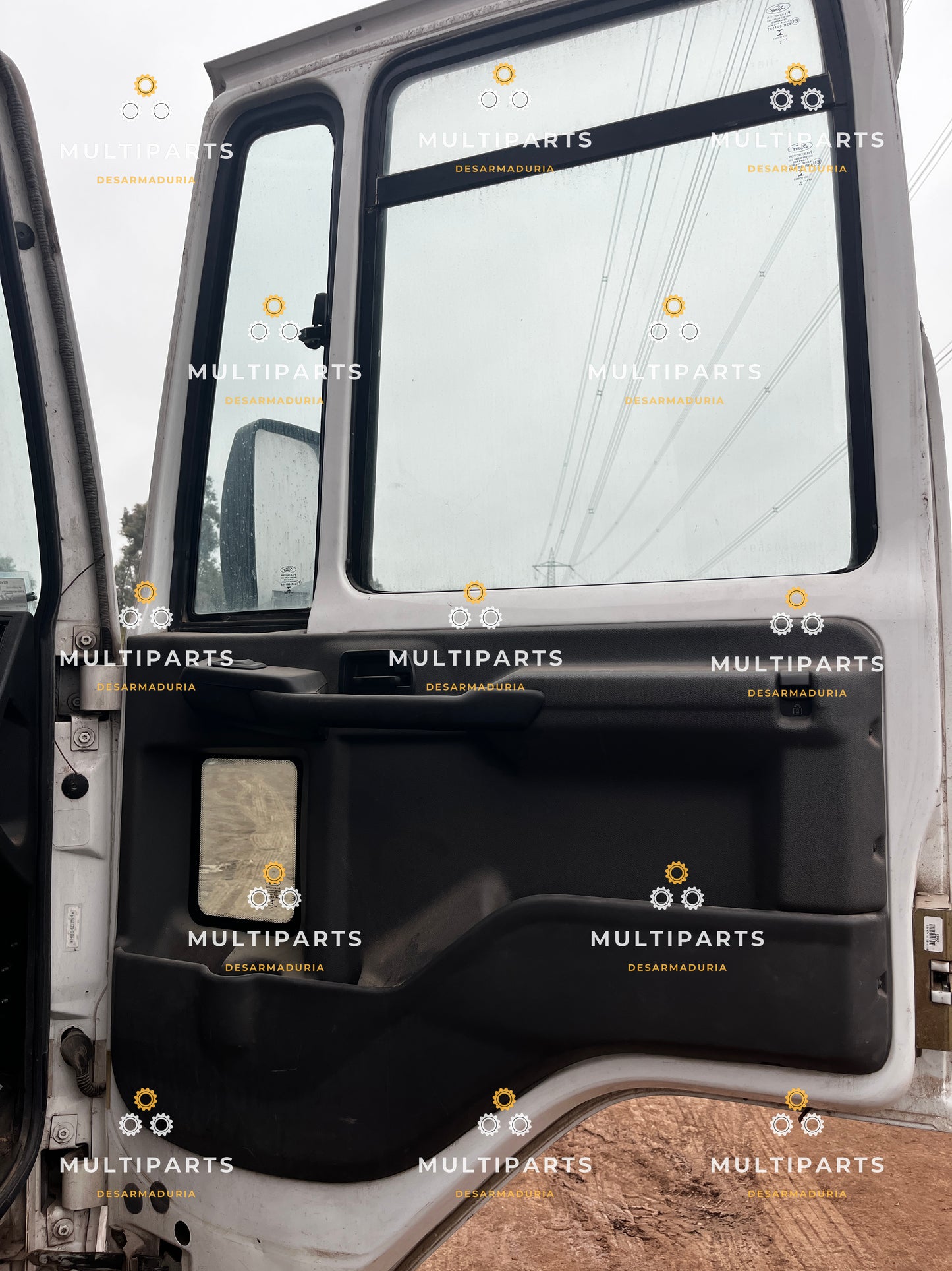 Cabina ford cargo 1119 año 2017